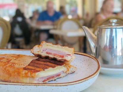 'Francesinha poveira' es el plato icónico del chiringuito Guarda-Sol.