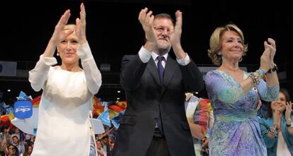 Rajoy, Cifuentes y Aguirre en el mitin de cierre de campaña del PP para las Elecciones del 24M en el Palacio de los Deportes de Madrid.