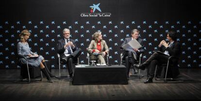 De izquierda a derecha, Cristina Garmendia, exministra de Ciencia; Manuel Marín, exvicepresidente de la Comisión Europea; la subdirectora de EL PAÍS Berna González Harbour; Íñigo Méndez de Vigo, secretario de Estado para la UE, y el analista José Ignacio Torreblanca, ayer en Madrid.