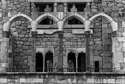 Vista desde uno de los cruceros góticos del claustro del palacio del "Canto del Pico", en Torrelodones (Madrid), antigua propiedad de Franco. El claustro fue devuelto en 2007 al monasterio de Santa María de Valldigna en Valencia, el 17 de febrero de 1995.