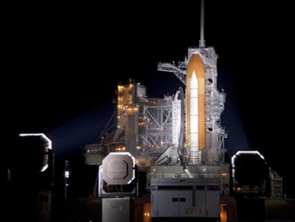 El transbordador <i>Discovery</i> en la plataforma de lanzamiento 39A del centro espacial Kennedy (Florida)