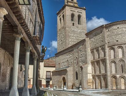 Iglesia mudéjar de Santa María la Mayor, en la plaza de la Villa de Arévalo (Ávila).