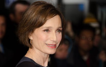 La actriz Kristin Scott Thomas attends.