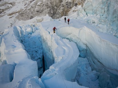 La Cascada de Hielo del Khumbu, ubicada en la ladera sur del Monte Everest.