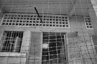 Alambradas para evitar que los prisioneros se lanzasen al vacío para suicidarse.