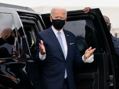 El candidato presidencial Joe Biden llega a New Castle, este lunes.