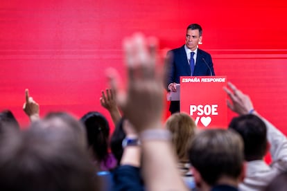 Pedro Sánchez, durante la ronda de preguntas, este jueves en la sede del partido.