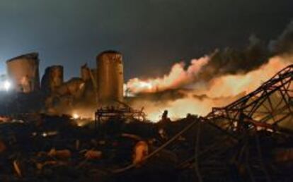 Vista de los escombros, tras la explosi&oacute;n registrada en una planta de fertilizantes de la localidad de West, Texas (EEUU).