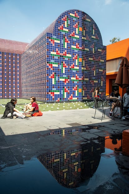 Obra del artista Vicente Rojo en el Centro Nacional de las Artes de México.