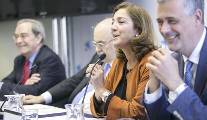 De izquierda a derecha, Jaime Lanaspa, Andreu Mas-Colell, Carmen Vela y Luis Serrano, ayer en la presentación del archivo del genoma.