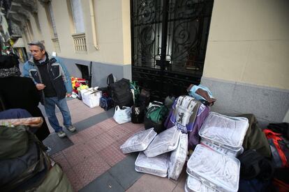 Se ha procedido al desalojo por orden judicial del Juzgado de Instrucción número 12 y, además, la Policía Nacional ha detenido a dos personas por reclamación judicial.