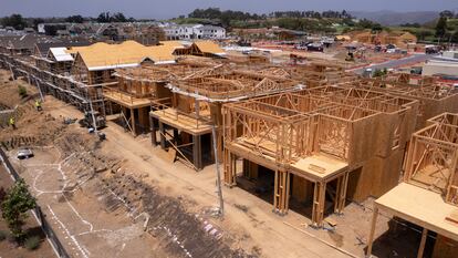 Viviendas en construcción en Encinitas (California).