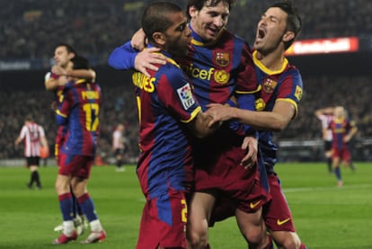 Messi celebrates Barça's winning goal with Dani Alves and David Villa.