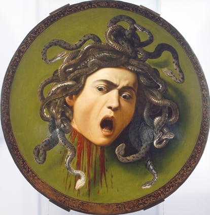 Cabeza de medusa, de
Caravaggio. Óleo sobre
lienzo colocado sobre un
escudo de madera de álamo,
1597-1598. Galleria degli
Uffizi, Florencia.