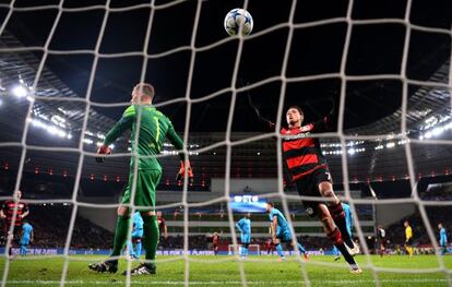 Javier Hernández celebra el gol frente a Ter Setgen.