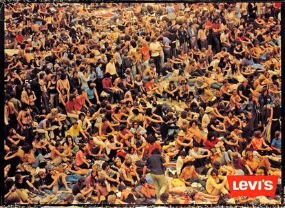A partir de mañana, sábado 10 de septiembre, estará disponible al público la colaboración de Levi’s® con el Victoria and Albert Museum (V&A) en la exposición “You Say You Want a Revolution? Records and Rebels 1966-70”. Se trata de una exposición que explora la cultura de la rebelión a través de la música y su influencia en el mundo de la moda, el arte y la política.  La imagen corresponde a uno de los momentos del festival Woodstock. Una época memorable para los jeans.