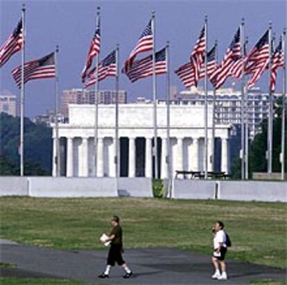 Todos los monumentos y edificios públicos tienen ya la bandera izada. En la imagen, el Lincoln Memorial en Washington.