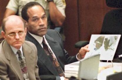 O. J. Simpson, durante o julgamento pelo duplo assassinato em maio de 1995.
