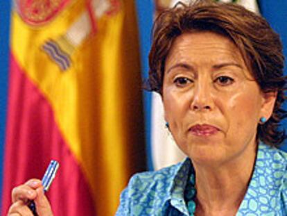Magdalena Álvarez, ayer, en la rueda de prensa.