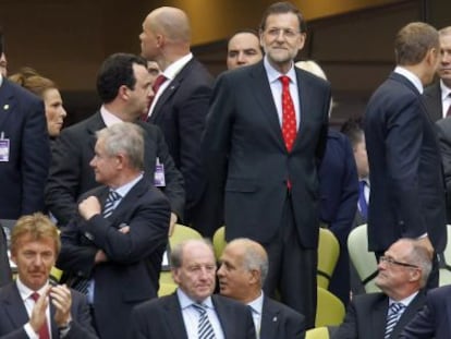 Mariano Rajoy en el palco en Polonia para ver el Espa&ntilde;a-Italia