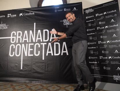 El actor, director y productor malagueño Antonio Banderas interiorizó la importancia de levantarse después de cometer errores. Lo hizo durante la presentación de 'GranadaConectada', celebrada en la Universidad de Granada. 