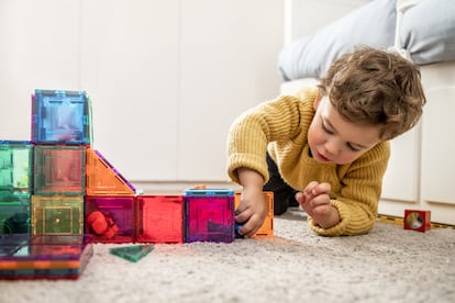 Los juegos de construcción tienen un papel fundamental en el desarrollo infantil porque estimula aspectos tan importantes como la creatividad. 