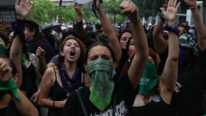 Mujeres se manifiestan a favor del aborto legal en Guadalajara, en septiembre de 2021.