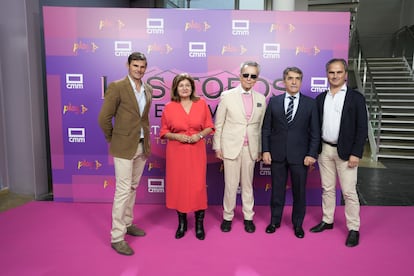 De izquierda a derecha, el torero Eugenio de Mora, Carmen Amores, directora general de CM Media, Ortega Cano, el ganadero Victorino Martín y el empresario Nacho Lloret.