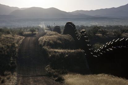 Frontera entre México y Estados Unidos en la zona de Nogales, al sur de Arizona. 