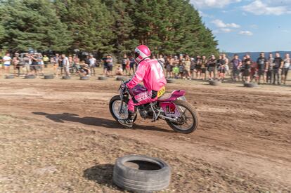 Prueba de 'flat track' en el festival Motorbeach en Playa Pita (Vinuesa, Soria).