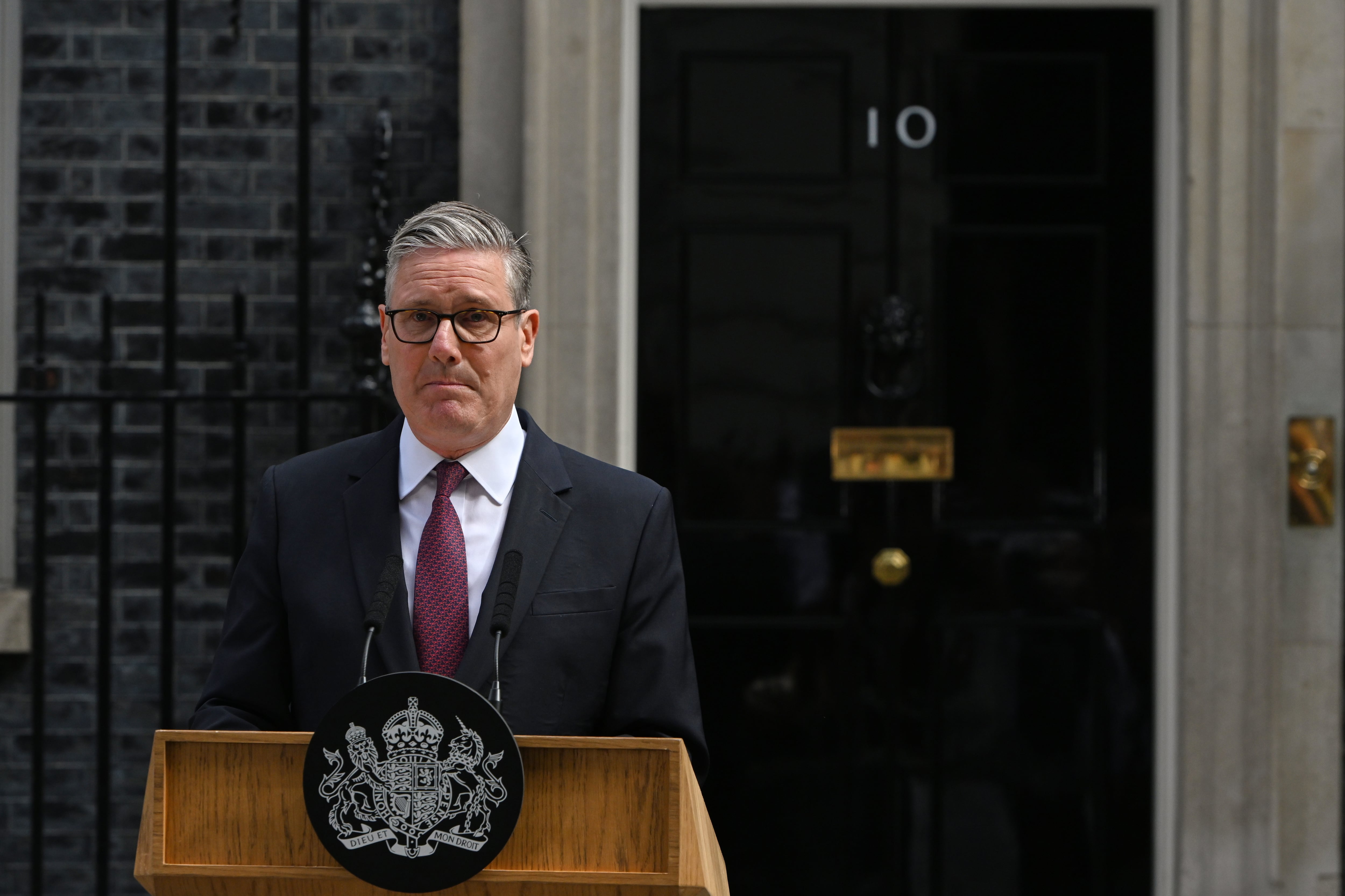 Starmer y la crisis política en el Reino Unido: una nación que no deja de cavar