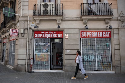 Supermercado Baba en la calle Diputació de Barcelona.