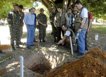 Trabajos de investigación sobre la desaparición de unos guerrilleros en Brasil en 2009.