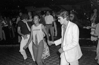 Diana Ross y Richard Gere, a su llegada a la discoteca Studio 54 en 1979.