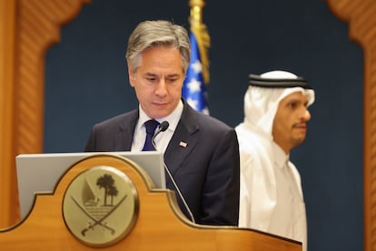 El secretario de Estado estadounidense, Antony Blinken, en su conferencia conjunta con su homólogo catarí, Mohammed Bin Abdulrahman Al Thani, en Doha, el 12 de junio de 2024.