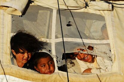 Niños en un campo de refugiados afganos en las afueras de Herat.