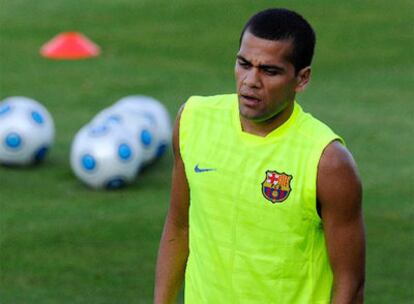 Dani Alves, en un entrenamiento con el Barcelona.