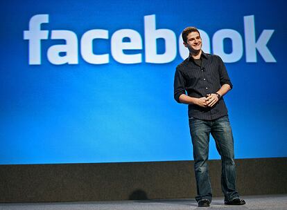 D. Moskovitz, cofundador de Facebook, habla en un acto de la asociación de la industria celular.