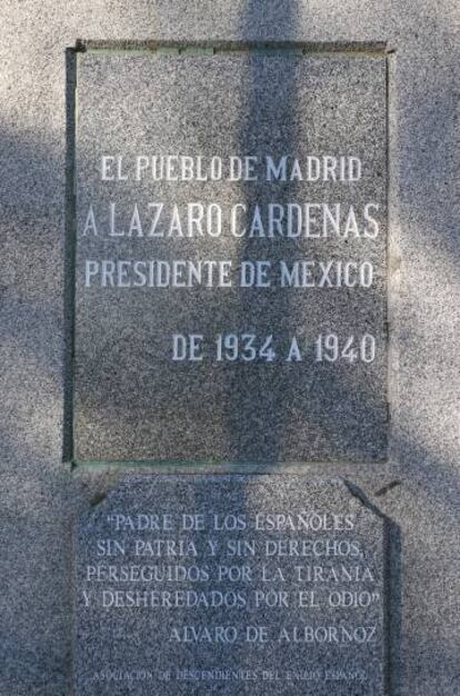 Placa dedicada a Cárdenas.