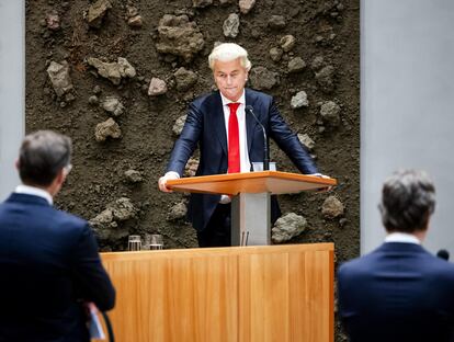 El líder del ultraderechista Partido por la Libertad (PVV), Geert Wilders, habla en el parlamento holandés en La Haya, Países Bajos, el pasado 18 de septiembre. 