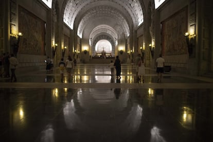Vista general del interior de la basílica del Valle de los Caídos.