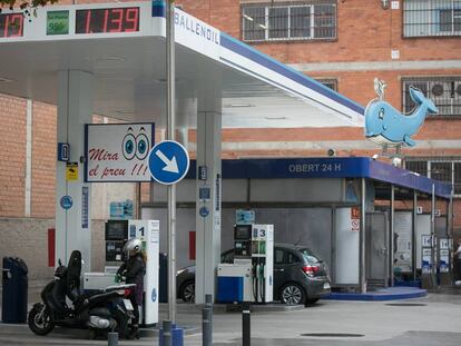 Una benzinera al centre de Barcelona.
