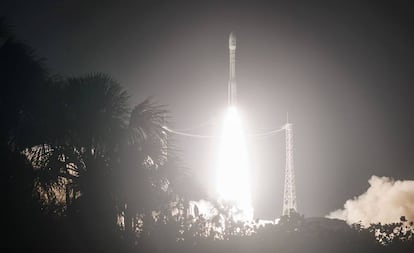 El despegue del satélite de observación peruano Perú SAT-1.