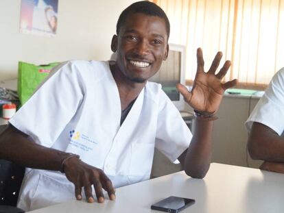 Nercio Momad, uno de los ocho estudiantes de Medicina mozambiqueños que ha hecho prácticas en hospitales canarios.