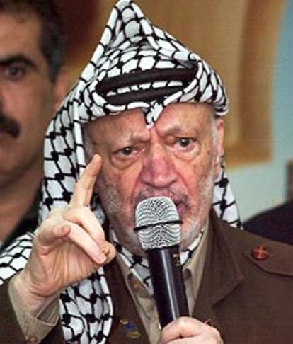 Arafat, durante un discurso que ha pronunciado hoy a sus partidarios desde su cuartel general de Ramala.