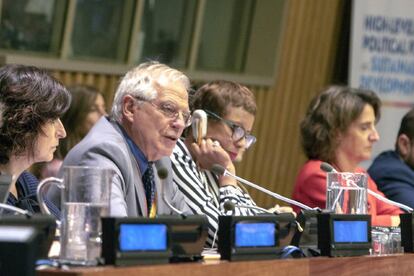 Los ministros Josep Borrell y Teresa Ribera, en el examen voluntario de España ante la ONU este miércoles.