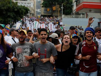 Manifestantes marchan en las calles de Caracas (Venezuela), en marzo de 2014.