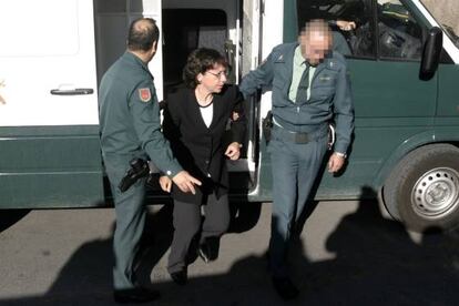 Llegada de Noelia de Mingo, médico residente que mató a tres personas a cuchilladas en la Fundación Jiménez Díaz de Madrid en abril de 2003, para ser juzgada en la Audiencia Provincial.
