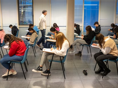 Una clase en el instituto Alejandría, de Tordesillas (Valladolid), este martes.