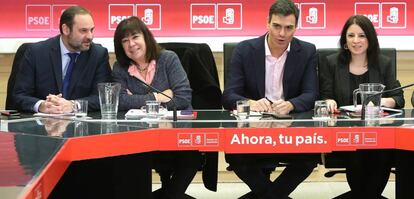 Pedro Sánchez preside una reunión con el grupo parlamentario socialista.